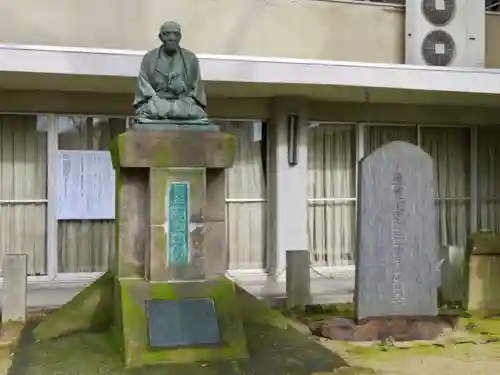 安積國造神社の像