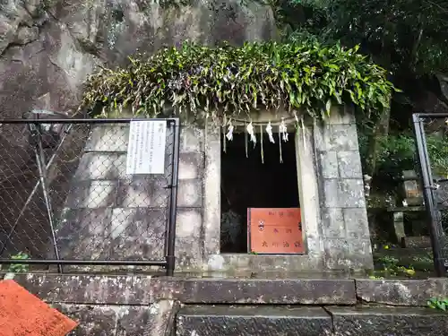 御館山稲荷神社の末社