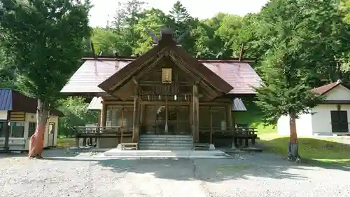 新得神社の本殿