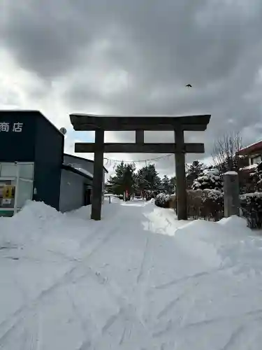 鹿部稲荷神社の{uncategorized: "未分類", other: "その他", undefined: "問題あり", building: "その他建物", grave: "お墓", sacred_gate: "鳥居", guardian: "狛犬", statue: "像", buddha: "仏像", history: "歴史", nature: "自然", garden: "庭園", animal: "動物", pagoda: "塔", temizu: "手水舎", mountain_gate: "山門・神門", sanctuary: "本殿・本堂", subordinate: "末社・摂社", art: "芸術", scenery: "景色", jizo: "地蔵", ema: "絵馬", goshuin: "御朱印", omikuji: "おみくじ", items: "授与品その他", amulet: "お守り", goshuincho: "御朱印帳", eats: "食事", festival: "お祭り", votive_dance: "神楽", shichigosan: "七五三参", wedding: "結婚式", experience: "体験その他", initially: "初詣", around: "周辺", anti_infection: "感染症対策"}