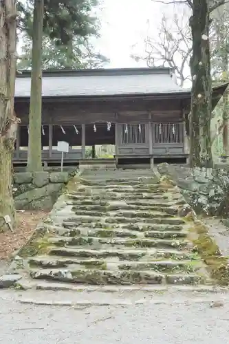 諏訪大社上社前宮の本殿・本堂