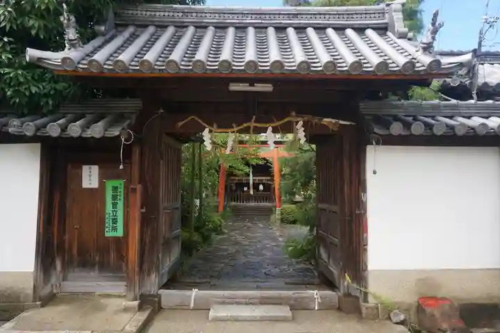 漢國神社の山門・神門