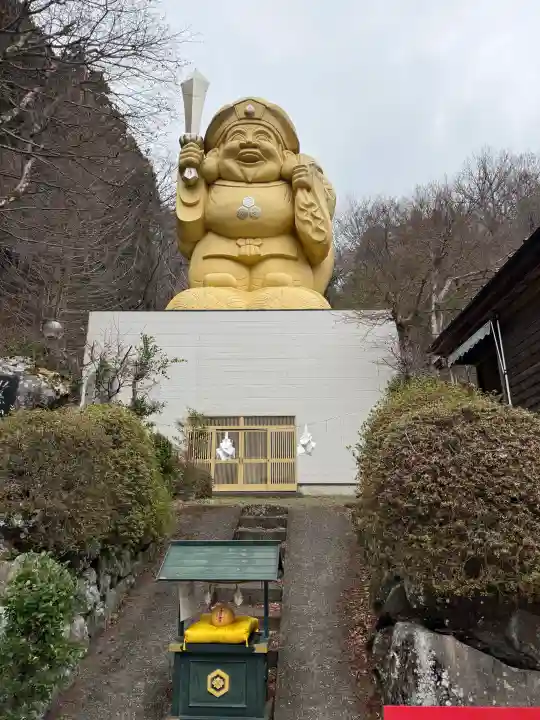 中之嶽神社の{uncategorized: "未分類", other: "その他", undefined: "問題あり", building: "その他建物", grave: "お墓", sacred_gate: "鳥居", guardian: "狛犬", statue: "像", buddha: "仏像", history: "歴史", nature: "自然", garden: "庭園", animal: "動物", pagoda: "塔", temizu: "手水舎", mountain_gate: "山門・神門", sanctuary: "本殿・本堂", subordinate: "末社・摂社", art: "芸術", scenery: "景色", jizo: "地蔵", ema: "絵馬", goshuin: "御朱印", omikuji: "おみくじ", items: "授与品その他", amulet: "お守り", goshuincho: "御朱印帳", eats: "食事", festival: "お祭り", votive_dance: "神楽", shichigosan: "七五三参", wedding: "結婚式", experience: "体験その他", initially: "初詣", around: "周辺", anti_infection: "感染症対策"}