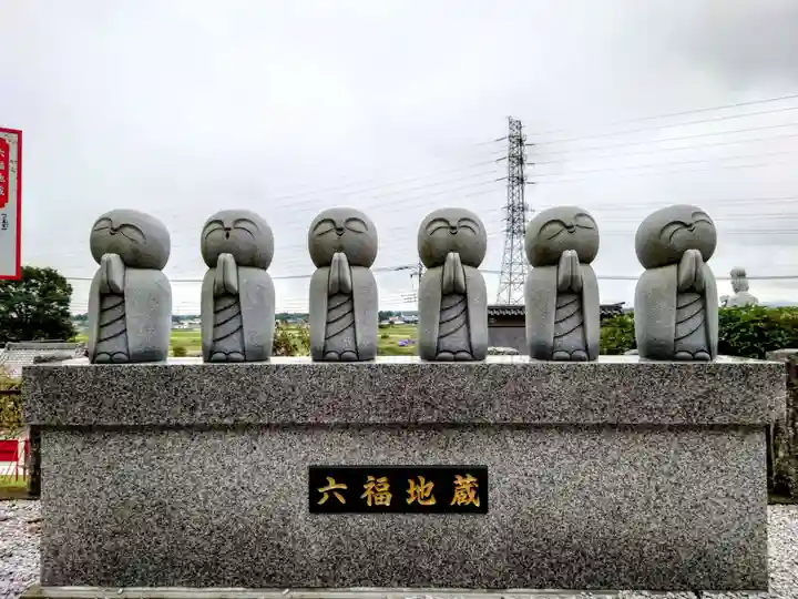 埼玉厄除け開運大師・龍泉寺(切り絵御朱印発祥の寺)の地蔵