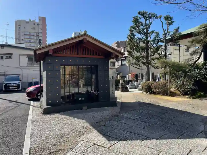 正行寺の{uncategorized: "未分類", other: "その他", undefined: "問題あり", building: "その他建物", grave: "お墓", sacred_gate: "鳥居", guardian: "狛犬", statue: "像", buddha: "仏像", history: "歴史", nature: "自然", garden: "庭園", animal: "動物", pagoda: "塔", temizu: "手水舎", mountain_gate: "山門・神門", sanctuary: "本殿・本堂", subordinate: "末社・摂社", art: "芸術", scenery: "景色", jizo: "地蔵", ema: "絵馬", goshuin: "御朱印", omikuji: "おみくじ", items: "授与品その他", amulet: "お守り", goshuincho: "御朱印帳", eats: "食事", festival: "お祭り", votive_dance: "神楽", shichigosan: "七五三参", wedding: "結婚式", experience: "体験その他", initially: "初詣", around: "周辺", anti_infection: "感染症対策"}