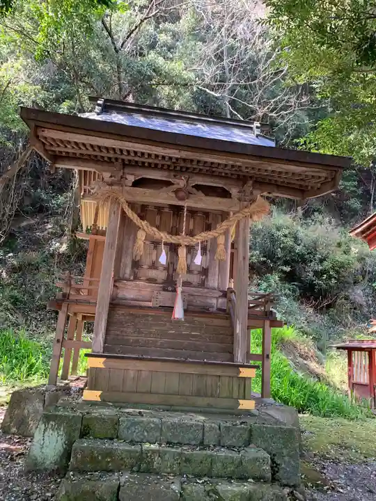 染羽天石勝神社の末社・摂社