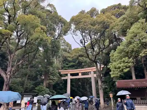 明治神宮の{uncategorized: "未分類", other: "その他", undefined: "問題あり", building: "その他建物", grave: "お墓", sacred_gate: "鳥居", guardian: "狛犬", statue: "像", buddha: "仏像", history: "歴史", nature: "自然", garden: "庭園", animal: "動物", pagoda: "塔", temizu: "手水舎", mountain_gate: "山門・神門", sanctuary: "本殿・本堂", subordinate: "末社・摂社", art: "芸術", scenery: "景色", jizo: "地蔵", ema: "絵馬", goshuin: "御朱印", omikuji: "おみくじ", items: "授与品その他", amulet: "お守り", goshuincho: "御朱印帳", eats: "食事", festival: "お祭り", votive_dance: "神楽", shichigosan: "七五三参", wedding: "結婚式", experience: "体験その他", initially: "初詣", around: "周辺", anti_infection: "感染症対策"}
