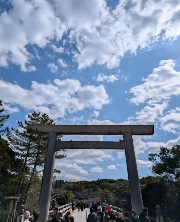 伊勢神宮内宮(皇大神宮)の{uncategorized: "未分類", other: "その他", undefined: "問題あり", building: "その他建物", grave: "お墓", sacred_gate: "鳥居", guardian: "狛犬", statue: "像", buddha: "仏像", history: "歴史", nature: "自然", garden: "庭園", animal: "動物", pagoda: "塔", temizu: "手水舎", mountain_gate: "山門・神門", sanctuary: "本殿・本堂", subordinate: "末社・摂社", art: "芸術", scenery: "景色", jizo: "地蔵", ema: "絵馬", goshuin: "御朱印", omikuji: "おみくじ", items: "授与品その他", amulet: "お守り", goshuincho: "御朱印帳", eats: "食事", festival: "お祭り", votive_dance: "神楽", shichigosan: "七五三参", wedding: "結婚式", experience: "体験その他", initially: "初詣", around: "周辺", anti_infection: "感染症対策"}