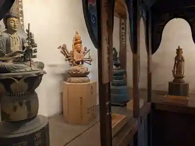 成身院　百体観音堂（さざえ堂）(埼玉県)