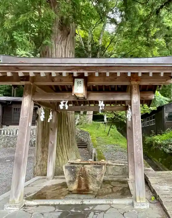 鎮神社の手水舎