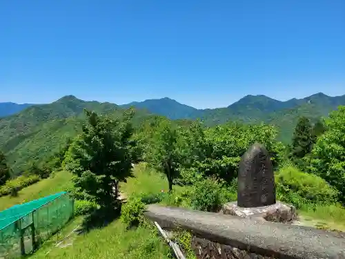 玉置神社の{uncategorized: "未分類", other: "その他", undefined: "問題あり", building: "その他建物", grave: "お墓", sacred_gate: "鳥居", guardian: "狛犬", statue: "像", buddha: "仏像", history: "歴史", nature: "自然", garden: "庭園", animal: "動物", pagoda: "塔", temizu: "手水舎", mountain_gate: "山門・神門", sanctuary: "本殿・本堂", subordinate: "末社・摂社", art: "芸術", scenery: "景色", jizo: "地蔵", ema: "絵馬", goshuin: "御朱印", omikuji: "おみくじ", items: "授与品その他", amulet: "お守り", goshuincho: "御朱印帳", eats: "食事", festival: "お祭り", votive_dance: "神楽", shichigosan: "七五三参", wedding: "結婚式", experience: "体験その他", initially: "初詣", around: "周辺", anti_infection: "感染症対策"}
