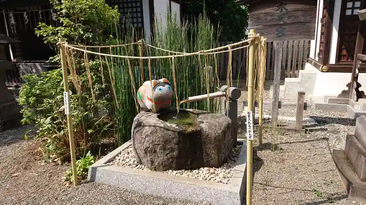阿豆佐味天神社 立川水天宮の手水舎