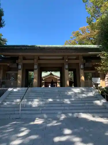 東郷神社の山門・神門