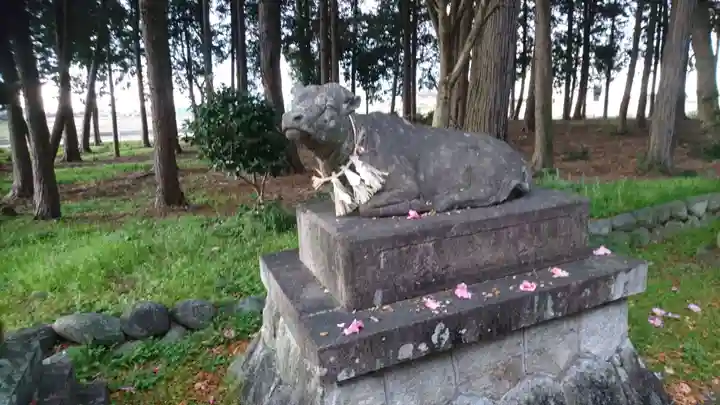 鳴海杻神社の狛犬