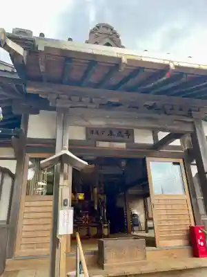 本成寺の{uncategorized: "未分類", other: "その他", undefined: "問題あり", building: "その他建物", grave: "お墓", sacred_gate: "鳥居", guardian: "狛犬", statue: "像", buddha: "仏像", history: "歴史", nature: "自然", garden: "庭園", animal: "動物", pagoda: "塔", temizu: "手水舎", mountain_gate: "山門・神門", sanctuary: "本殿・本堂", subordinate: "末社・摂社", art: "芸術", scenery: "景色", jizo: "地蔵", ema: "絵馬", goshuin: "御朱印", omikuji: "おみくじ", items: "授与品その他", amulet: "お守り", goshuincho: "御朱印帳", eats: "食事", festival: "お祭り", votive_dance: "神楽", shichigosan: "七五三参", wedding: "結婚式", experience: "体験その他", initially: "初詣", around: "周辺", anti_infection: "感染症対策"}