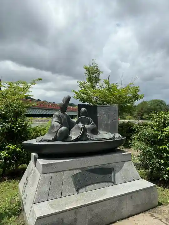 宇治神社の像