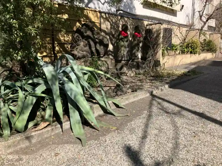 宗円寺の{uncategorized: "未分類", other: "その他", undefined: "問題あり", building: "その他建物", grave: "お墓", sacred_gate: "鳥居", guardian: "狛犬", statue: "像", buddha: "仏像", history: "歴史", nature: "自然", garden: "庭園", animal: "動物", pagoda: "塔", temizu: "手水舎", mountain_gate: "山門・神門", sanctuary: "本殿・本堂", subordinate: "末社・摂社", art: "芸術", scenery: "景色", jizo: "地蔵", ema: "絵馬", goshuin: "御朱印", omikuji: "おみくじ", items: "授与品その他", amulet: "お守り", goshuincho: "御朱印帳", eats: "食事", festival: "お祭り", votive_dance: "神楽", shichigosan: "七五三参", wedding: "結婚式", experience: "体験その他", initially: "初詣", around: "周辺", anti_infection: "感染症対策"}