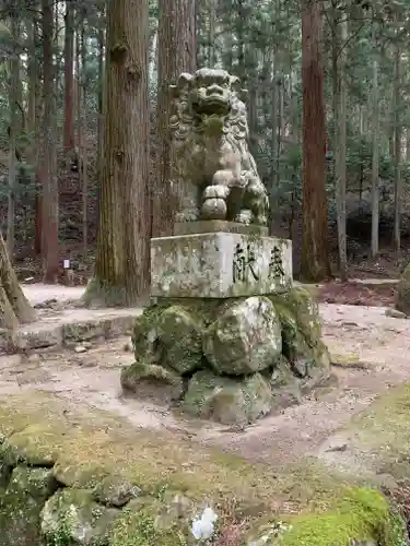 室生龍穴神社の狛犬