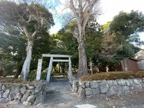 ニ木神社の{uncategorized: "未分類", other: "その他", undefined: "問題あり", building: "その他建物", grave: "お墓", sacred_gate: "鳥居", guardian: "狛犬", statue: "像", buddha: "仏像", history: "歴史", nature: "自然", garden: "庭園", animal: "動物", pagoda: "塔", temizu: "手水舎", mountain_gate: "山門・神門", sanctuary: "本殿・本堂", subordinate: "末社・摂社", art: "芸術", scenery: "景色", jizo: "地蔵", ema: "絵馬", goshuin: "御朱印", omikuji: "おみくじ", items: "授与品その他", amulet: "お守り", goshuincho: "御朱印帳", eats: "食事", festival: "お祭り", votive_dance: "神楽", shichigosan: "七五三参", wedding: "結婚式", experience: "体験その他", initially: "初詣", around: "周辺", anti_infection: "感染症対策"}