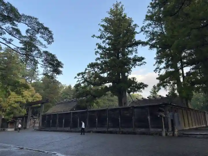 伊勢神宮外宮(豊受大神宮)の{uncategorized: "未分類", other: "その他", undefined: "問題あり", building: "その他建物", grave: "お墓", sacred_gate: "鳥居", guardian: "狛犬", statue: "像", buddha: "仏像", history: "歴史", nature: "自然", garden: "庭園", animal: "動物", pagoda: "塔", temizu: "手水舎", mountain_gate: "山門・神門", sanctuary: "本殿・本堂", subordinate: "末社・摂社", art: "芸術", scenery: "景色", jizo: "地蔵", ema: "絵馬", goshuin: "御朱印", omikuji: "おみくじ", items: "授与品その他", amulet: "お守り", goshuincho: "御朱印帳", eats: "食事", festival: "お祭り", votive_dance: "神楽", shichigosan: "七五三参", wedding: "結婚式", experience: "体験その他", initially: "初詣", around: "周辺", anti_infection: "感染症対策"}