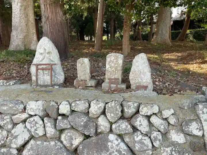 満賀里神社の{uncategorized: "未分類", other: "その他", undefined: "問題あり", building: "その他建物", grave: "お墓", sacred_gate: "鳥居", guardian: "狛犬", statue: "像", buddha: "仏像", history: "歴史", nature: "自然", garden: "庭園", animal: "動物", pagoda: "塔", temizu: "手水舎", mountain_gate: "山門・神門", sanctuary: "本殿・本堂", subordinate: "末社・摂社", art: "芸術", scenery: "景色", jizo: "地蔵", ema: "絵馬", goshuin: "御朱印", omikuji: "おみくじ", items: "授与品その他", amulet: "お守り", goshuincho: "御朱印帳", eats: "食事", festival: "お祭り", votive_dance: "神楽", shichigosan: "七五三参", wedding: "結婚式", experience: "体験その他", initially: "初詣", around: "周辺", anti_infection: "感染症対策"}