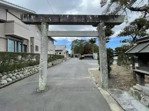奈々美神社の{uncategorized: "未分類", other: "その他", undefined: "問題あり", building: "その他建物", grave: "お墓", sacred_gate: "鳥居", guardian: "狛犬", statue: "像", buddha: "仏像", history: "歴史", nature: "自然", garden: "庭園", animal: "動物", pagoda: "塔", temizu: "手水舎", mountain_gate: "山門・神門", sanctuary: "本殿・本堂", subordinate: "末社・摂社", art: "芸術", scenery: "景色", jizo: "地蔵", ema: "絵馬", goshuin: "御朱印", omikuji: "おみくじ", items: "授与品その他", amulet: "お守り", goshuincho: "御朱印帳", eats: "食事", festival: "お祭り", votive_dance: "神楽", shichigosan: "七五三参", wedding: "結婚式", experience: "体験その他", initially: "初詣", around: "周辺", anti_infection: "感染症対策"}