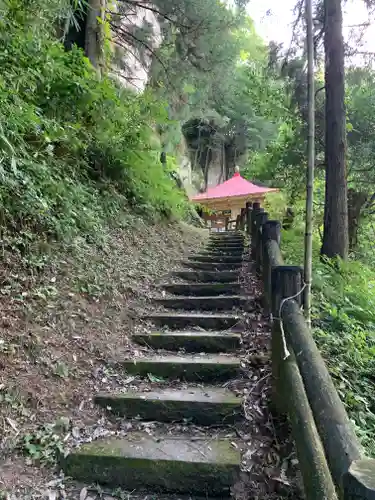 堂の下の岩観音のその他建物