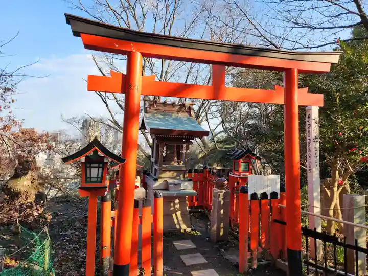 諏訪神社・諏訪山稲荷神社の末社・摂社