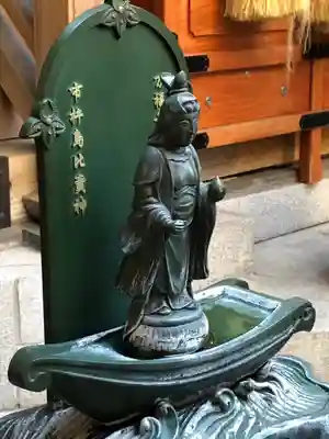 小網神社の像