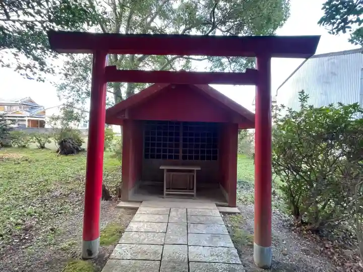 ニ木神社の{uncategorized: "未分類", other: "その他", undefined: "問題あり", building: "その他建物", grave: "お墓", sacred_gate: "鳥居", guardian: "狛犬", statue: "像", buddha: "仏像", history: "歴史", nature: "自然", garden: "庭園", animal: "動物", pagoda: "塔", temizu: "手水舎", mountain_gate: "山門・神門", sanctuary: "本殿・本堂", subordinate: "末社・摂社", art: "芸術", scenery: "景色", jizo: "地蔵", ema: "絵馬", goshuin: "御朱印", omikuji: "おみくじ", items: "授与品その他", amulet: "お守り", goshuincho: "御朱印帳", eats: "食事", festival: "お祭り", votive_dance: "神楽", shichigosan: "七五三参", wedding: "結婚式", experience: "体験その他", initially: "初詣", around: "周辺", anti_infection: "感染症対策"}
