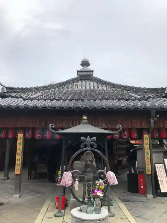 石像寺(釘抜地蔵)の本殿・本堂