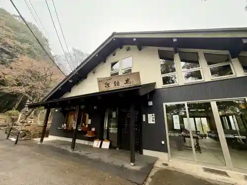 西明寺の{uncategorized: "未分類", other: "その他", undefined: "問題あり", building: "その他建物", grave: "お墓", sacred_gate: "鳥居", guardian: "狛犬", statue: "像", buddha: "仏像", history: "歴史", nature: "自然", garden: "庭園", animal: "動物", pagoda: "塔", temizu: "手水舎", mountain_gate: "山門・神門", sanctuary: "本殿・本堂", subordinate: "末社・摂社", art: "芸術", scenery: "景色", jizo: "地蔵", ema: "絵馬", goshuin: "御朱印", omikuji: "おみくじ", items: "授与品その他", amulet: "お守り", goshuincho: "御朱印帳", eats: "食事", festival: "お祭り", votive_dance: "神楽", shichigosan: "七五三参", wedding: "結婚式", experience: "体験その他", initially: "初詣", around: "周辺", anti_infection: "感染症対策"}