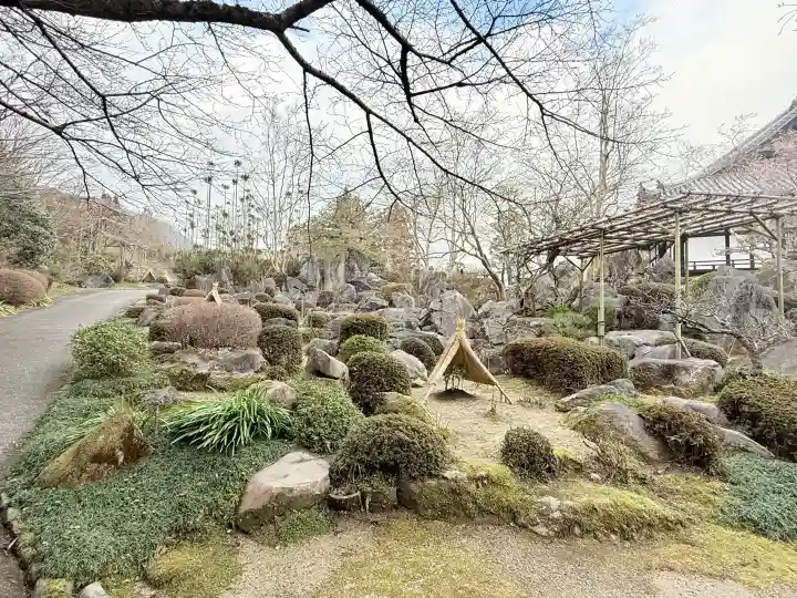 當麻寺 奥院の{uncategorized: "未分類", other: "その他", undefined: "問題あり", building: "その他建物", grave: "お墓", sacred_gate: "鳥居", guardian: "狛犬", statue: "像", buddha: "仏像", history: "歴史", nature: "自然", garden: "庭園", animal: "動物", pagoda: "塔", temizu: "手水舎", mountain_gate: "山門・神門", sanctuary: "本殿・本堂", subordinate: "末社・摂社", art: "芸術", scenery: "景色", jizo: "地蔵", ema: "絵馬", goshuin: "御朱印", omikuji: "おみくじ", items: "授与品その他", amulet: "お守り", goshuincho: "御朱印帳", eats: "食事", festival: "お祭り", votive_dance: "神楽", shichigosan: "七五三参", wedding: "結婚式", experience: "体験その他", initially: "初詣", around: "周辺", anti_infection: "感染症対策"}
