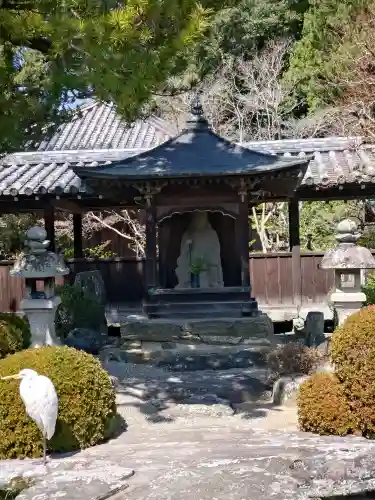 粉河寺の{uncategorized: "未分類", other: "その他", undefined: "問題あり", building: "その他建物", grave: "お墓", sacred_gate: "鳥居", guardian: "狛犬", statue: "像", buddha: "仏像", history: "歴史", nature: "自然", garden: "庭園", animal: "動物", pagoda: "塔", temizu: "手水舎", mountain_gate: "山門・神門", sanctuary: "本殿・本堂", subordinate: "末社・摂社", art: "芸術", scenery: "景色", jizo: "地蔵", ema: "絵馬", goshuin: "御朱印", omikuji: "おみくじ", items: "授与品その他", amulet: "お守り", goshuincho: "御朱印帳", eats: "食事", festival: "お祭り", votive_dance: "神楽", shichigosan: "七五三参", wedding: "結婚式", experience: "体験その他", initially: "初詣", around: "周辺", anti_infection: "感染症対策"}