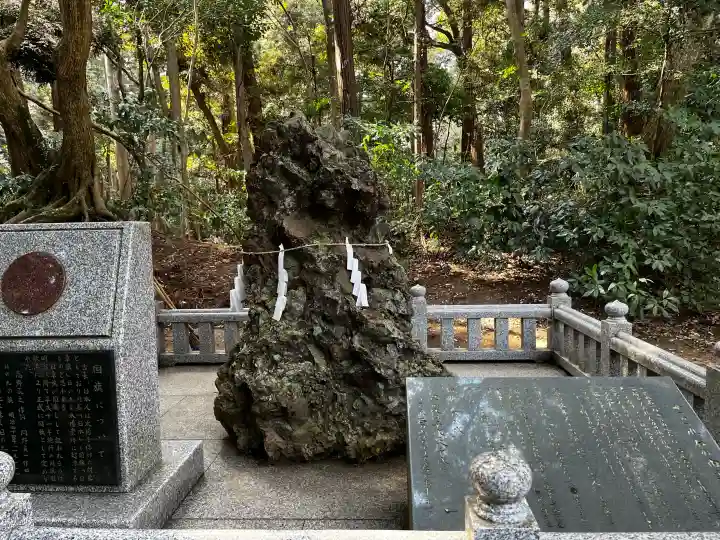 鹿島神宮の{uncategorized: "未分類", other: "その他", undefined: "問題あり", building: "その他建物", grave: "お墓", sacred_gate: "鳥居", guardian: "狛犬", statue: "像", buddha: "仏像", history: "歴史", nature: "自然", garden: "庭園", animal: "動物", pagoda: "塔", temizu: "手水舎", mountain_gate: "山門・神門", sanctuary: "本殿・本堂", subordinate: "末社・摂社", art: "芸術", scenery: "景色", jizo: "地蔵", ema: "絵馬", goshuin: "御朱印", omikuji: "おみくじ", items: "授与品その他", amulet: "お守り", goshuincho: "御朱印帳", eats: "食事", festival: "お祭り", votive_dance: "神楽", shichigosan: "七五三参", wedding: "結婚式", experience: "体験その他", initially: "初詣", around: "周辺", anti_infection: "感染症対策"}