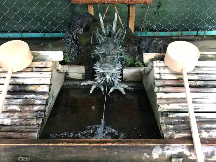 諏訪神社の手水舎