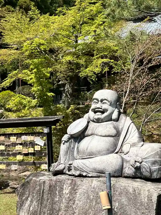 鶏足寺の{uncategorized: "未分類", other: "その他", undefined: "問題あり", building: "その他建物", grave: "お墓", sacred_gate: "鳥居", guardian: "狛犬", statue: "像", buddha: "仏像", history: "歴史", nature: "自然", garden: "庭園", animal: "動物", pagoda: "塔", temizu: "手水舎", mountain_gate: "山門・神門", sanctuary: "本殿・本堂", subordinate: "末社・摂社", art: "芸術", scenery: "景色", jizo: "地蔵", ema: "絵馬", goshuin: "御朱印", omikuji: "おみくじ", items: "授与品その他", amulet: "お守り", goshuincho: "御朱印帳", eats: "食事", festival: "お祭り", votive_dance: "神楽", shichigosan: "七五三参", wedding: "結婚式", experience: "体験その他", initially: "初詣", around: "周辺", anti_infection: "感染症対策"}