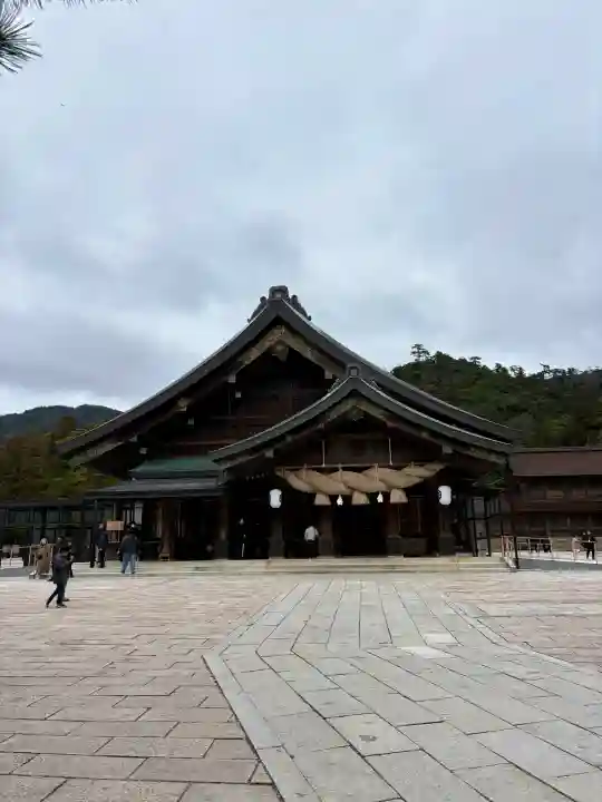 出雲大社の{uncategorized: "未分類", other: "その他", undefined: "問題あり", building: "その他建物", grave: "お墓", sacred_gate: "鳥居", guardian: "狛犬", statue: "像", buddha: "仏像", history: "歴史", nature: "自然", garden: "庭園", animal: "動物", pagoda: "塔", temizu: "手水舎", mountain_gate: "山門・神門", sanctuary: "本殿・本堂", subordinate: "末社・摂社", art: "芸術", scenery: "景色", jizo: "地蔵", ema: "絵馬", goshuin: "御朱印", omikuji: "おみくじ", items: "授与品その他", amulet: "お守り", goshuincho: "御朱印帳", eats: "食事", festival: "お祭り", votive_dance: "神楽", shichigosan: "七五三参", wedding: "結婚式", experience: "体験その他", initially: "初詣", around: "周辺", anti_infection: "感染症対策"}