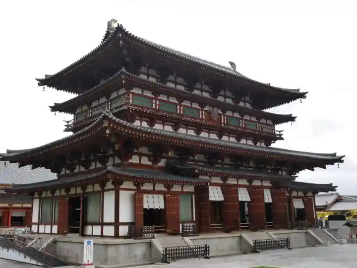 薬師寺の本殿・本堂