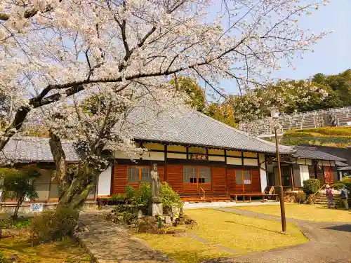 高蔵寺の本殿・本堂