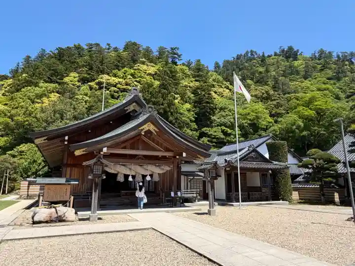 出雲大社北島国造館 出雲教の{uncategorized: "未分類", other: "その他", undefined: "問題あり", building: "その他建物", grave: "お墓", sacred_gate: "鳥居", guardian: "狛犬", statue: "像", buddha: "仏像", history: "歴史", nature: "自然", garden: "庭園", animal: "動物", pagoda: "塔", temizu: "手水舎", mountain_gate: "山門・神門", sanctuary: "本殿・本堂", subordinate: "末社・摂社", art: "芸術", scenery: "景色", jizo: "地蔵", ema: "絵馬", goshuin: "御朱印", omikuji: "おみくじ", items: "授与品その他", amulet: "お守り", goshuincho: "御朱印帳", eats: "食事", festival: "お祭り", votive_dance: "神楽", shichigosan: "七五三参", wedding: "結婚式", experience: "体験その他", initially: "初詣", around: "周辺", anti_infection: "感染症対策"}