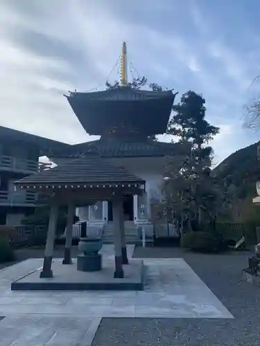 久遠寺の本殿