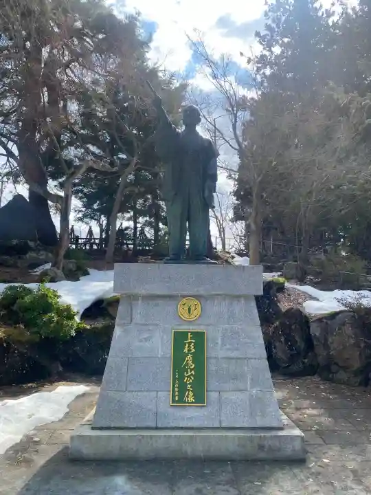 上杉神社の{uncategorized: "未分類", other: "その他", undefined: "問題あり", building: "その他建物", grave: "お墓", sacred_gate: "鳥居", guardian: "狛犬", statue: "像", buddha: "仏像", history: "歴史", nature: "自然", garden: "庭園", animal: "動物", pagoda: "塔", temizu: "手水舎", mountain_gate: "山門・神門", sanctuary: "本殿・本堂", subordinate: "末社・摂社", art: "芸術", scenery: "景色", jizo: "地蔵", ema: "絵馬", goshuin: "御朱印", omikuji: "おみくじ", items: "授与品その他", amulet: "お守り", goshuincho: "御朱印帳", eats: "食事", festival: "お祭り", votive_dance: "神楽", shichigosan: "七五三参", wedding: "結婚式", experience: "体験その他", initially: "初詣", around: "周辺", anti_infection: "感染症対策"}