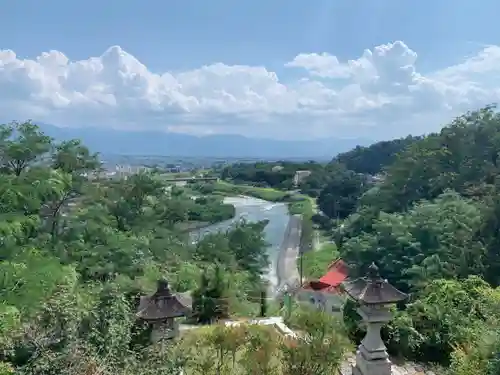 差出磯大嶽山神社 仕事と健康と厄よけの神さまの景色