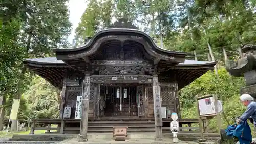 真福寺の本殿