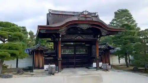 仁和寺の{uncategorized: "未分類", other: "その他", undefined: "問題あり", building: "その他建物", grave: "お墓", sacred_gate: "鳥居", guardian: "狛犬", statue: "像", buddha: "仏像", history: "歴史", nature: "自然", garden: "庭園", animal: "動物", pagoda: "塔", temizu: "手水舎", mountain_gate: "山門・神門", sanctuary: "本殿・本堂", subordinate: "末社・摂社", art: "芸術", scenery: "景色", jizo: "地蔵", ema: "絵馬", goshuin: "御朱印", omikuji: "おみくじ", items: "授与品その他", amulet: "お守り", goshuincho: "御朱印帳", eats: "食事", festival: "お祭り", votive_dance: "神楽", shichigosan: "七五三参", wedding: "結婚式", experience: "体験その他", initially: "初詣", around: "周辺", anti_infection: "感染症対策"}
