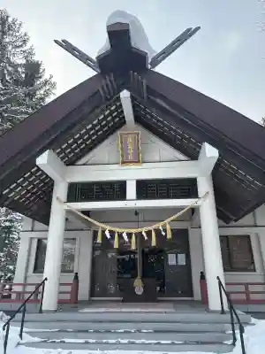 北広島市総鎮守　廣島神社の{uncategorized: "未分類", other: "その他", undefined: "問題あり", building: "その他建物", grave: "お墓", sacred_gate: "鳥居", guardian: "狛犬", statue: "像", buddha: "仏像", history: "歴史", nature: "自然", garden: "庭園", animal: "動物", pagoda: "塔", temizu: "手水舎", mountain_gate: "山門・神門", sanctuary: "本殿・本堂", subordinate: "末社・摂社", art: "芸術", scenery: "景色", jizo: "地蔵", ema: "絵馬", goshuin: "御朱印", omikuji: "おみくじ", items: "授与品その他", amulet: "お守り", goshuincho: "御朱印帳", eats: "食事", festival: "お祭り", votive_dance: "神楽", shichigosan: "七五三参", wedding: "結婚式", experience: "体験その他", initially: "初詣", around: "周辺", anti_infection: "感染症対策"}