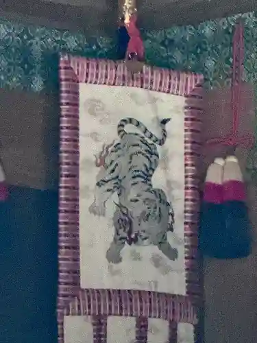 倭文神社の{uncategorized: "未分類", other: "その他", undefined: "問題あり", building: "その他建物", grave: "お墓", sacred_gate: "鳥居", guardian: "狛犬", statue: "像", buddha: "仏像", history: "歴史", nature: "自然", garden: "庭園", animal: "動物", pagoda: "塔", temizu: "手水舎", mountain_gate: "山門・神門", sanctuary: "本殿・本堂", subordinate: "末社・摂社", art: "芸術", scenery: "景色", jizo: "地蔵", ema: "絵馬", goshuin: "御朱印", omikuji: "おみくじ", items: "授与品その他", amulet: "お守り", goshuincho: "御朱印帳", eats: "食事", festival: "お祭り", votive_dance: "神楽", shichigosan: "七五三参", wedding: "結婚式", experience: "体験その他", initially: "初詣", around: "周辺", anti_infection: "感染症対策"}