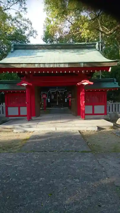 伊冨利部神社の山門・神門