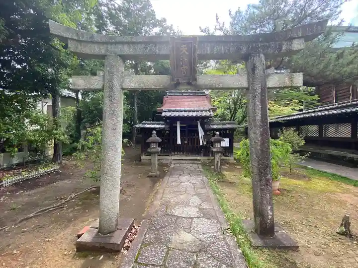 新日吉神宮の鳥居